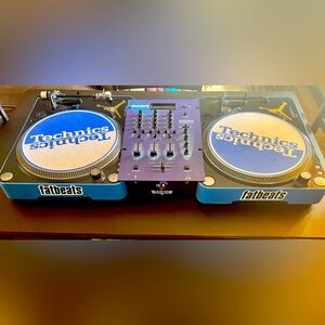 2 Stanton turntables and mixer